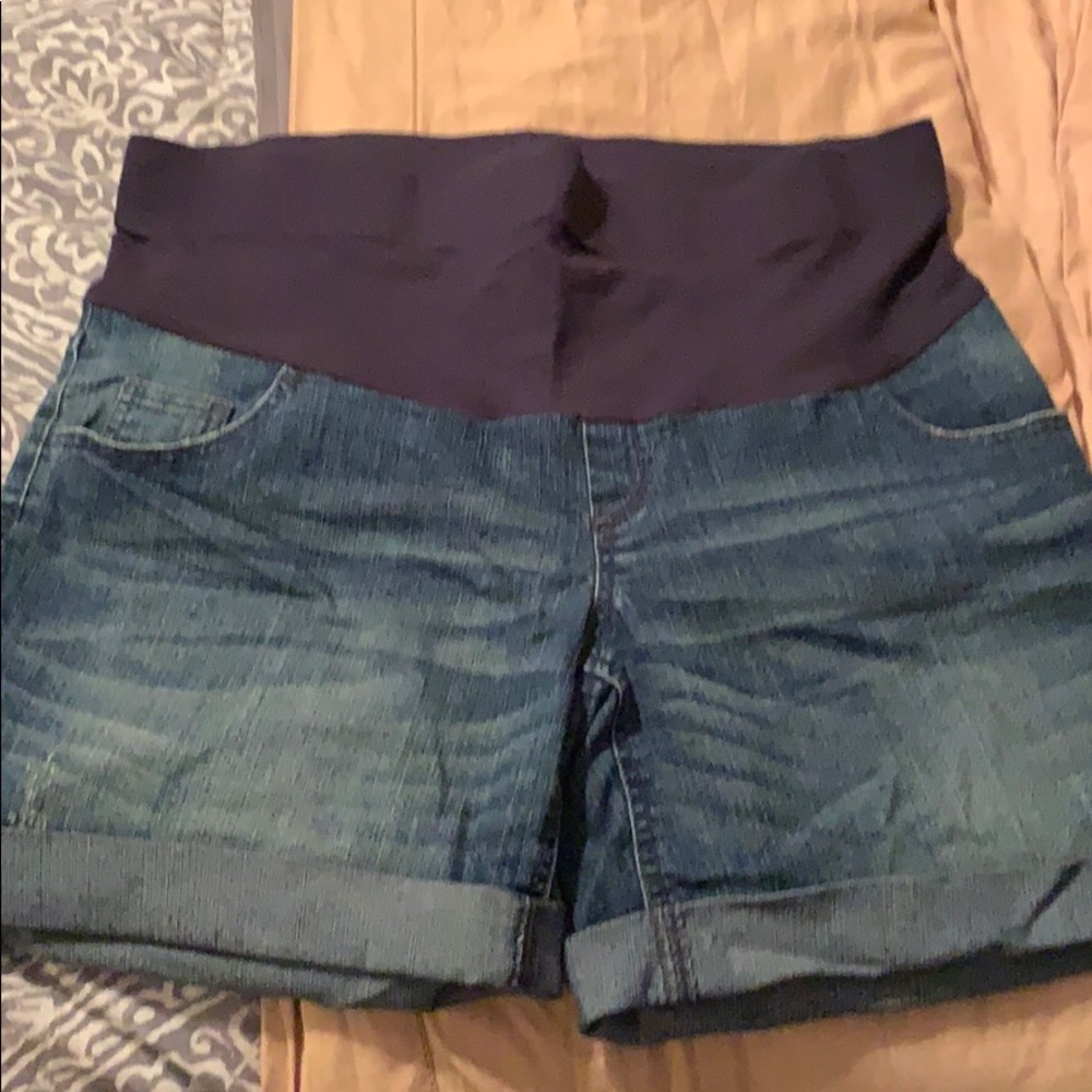 Oh Baby by Motherhood denim shorts
